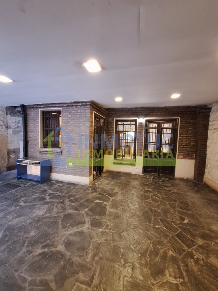 CASA EN VENTA EN BARRIO SUR LAVALLE AL 1200 