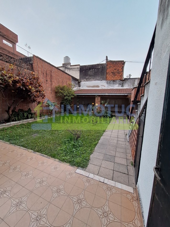 CASA EN VENTA GRAL. PAZ AL 600 - BARRIO SUR - 3 BAÑOS 4 DORMITORIOS COCHERA FONDO Y GRAN POTENCIAL DE AMPLIACION 
