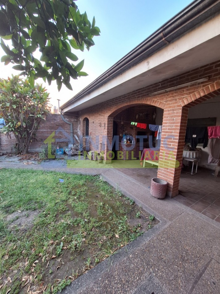 CASA ISABEL LA CATOLICA 1200  - 4 DORM 2 BAÑOS FONDO