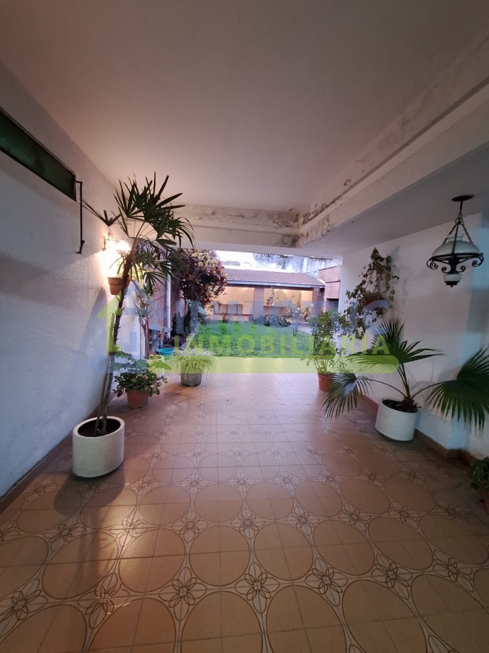 CASA EN VENTA GRAL. PAZ AL 600 - BARRIO SUR - 3 BAÑOS 4 DORMITORIOS COCHERA FONDO Y GRAN POTENCIAL DE AMPLIACION 