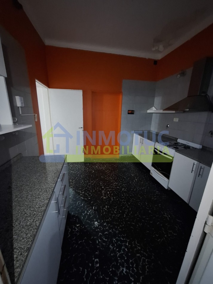 LOCAL COMERCIAL + DEPARTAMENTO PB SANTIAGO AL 900 APTO CREDITO