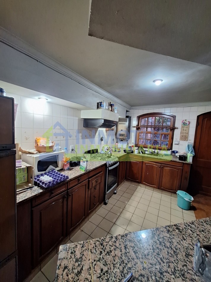 CASA ISABEL LA CATOLICA 1200  - 4 DORM 2 BAÑOS FONDO