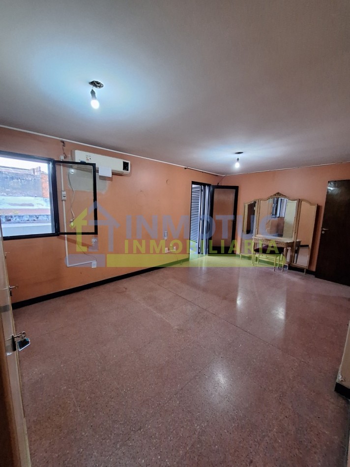 CASA EN VENTA GRAL. PAZ AL 600 - BARRIO SUR - 3 BAÑOS 4 DORMITORIOS COCHERA FONDO Y GRAN POTENCIAL DE AMPLIACION 