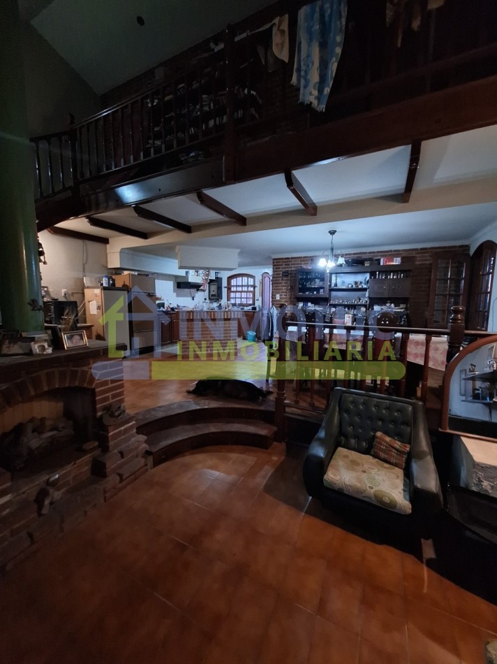 CASA ISABEL LA CATOLICA 1200  - 4 DORM 2 BAÑOS FONDO