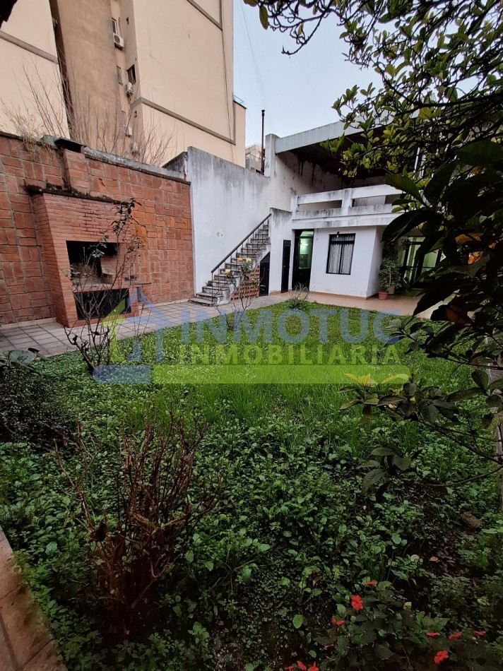 CASA EN VENTA GRAL. PAZ AL 600 - BARRIO SUR - 3 BAÑOS 4 DORMITORIOS COCHERA FONDO Y GRAN POTENCIAL DE AMPLIACION 