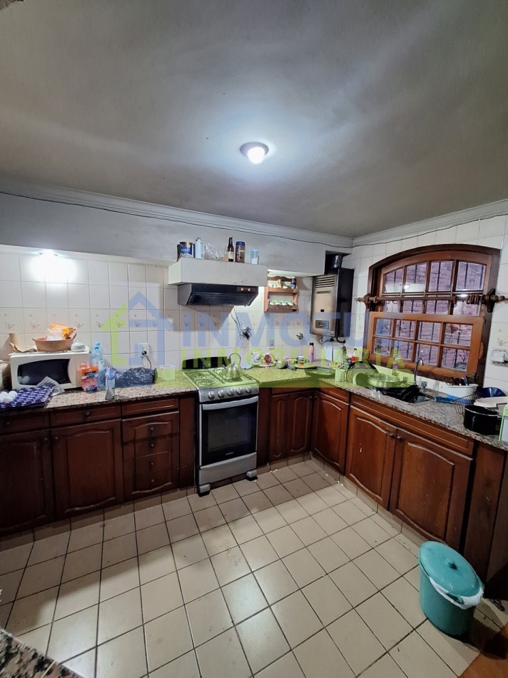 CASA ISABEL LA CATOLICA 1200  - 4 DORM 2 BAÑOS FONDO