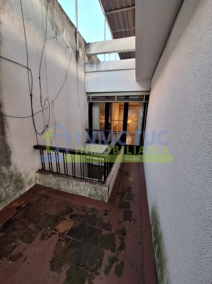 CASA EN VENTA GRAL. PAZ AL 600 - BARRIO SUR - 3 BAÑOS 4 DORMITORIOS COCHERA FONDO Y GRAN POTENCIAL DE AMPLIACION 
