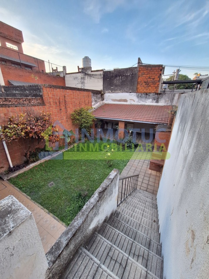 CASA EN VENTA GRAL. PAZ AL 600 - BARRIO SUR - 3 BAÑOS 4 DORMITORIOS COCHERA FONDO Y GRAN POTENCIAL DE AMPLIACION 
