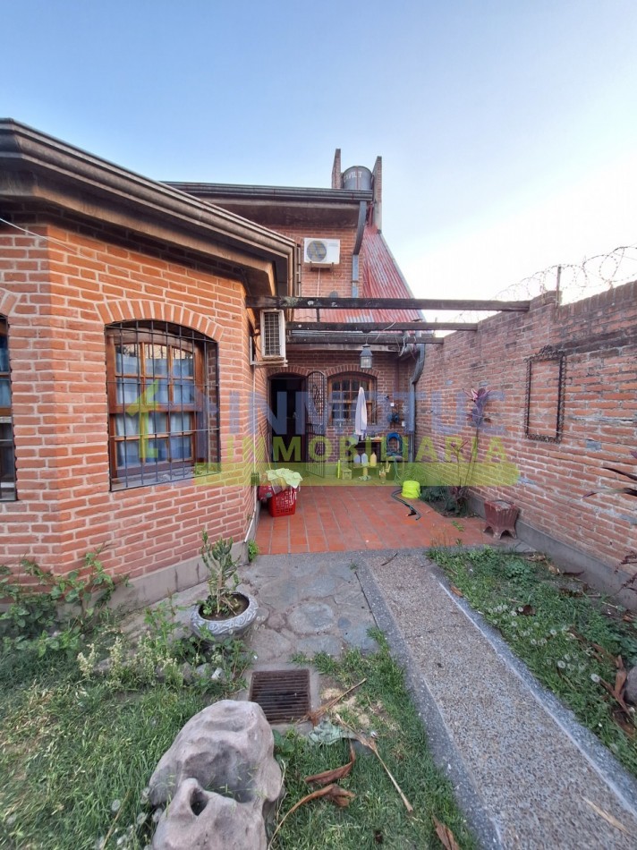 CASA ISABEL LA CATOLICA 1200  - 4 DORM 2 BAÑOS FONDO