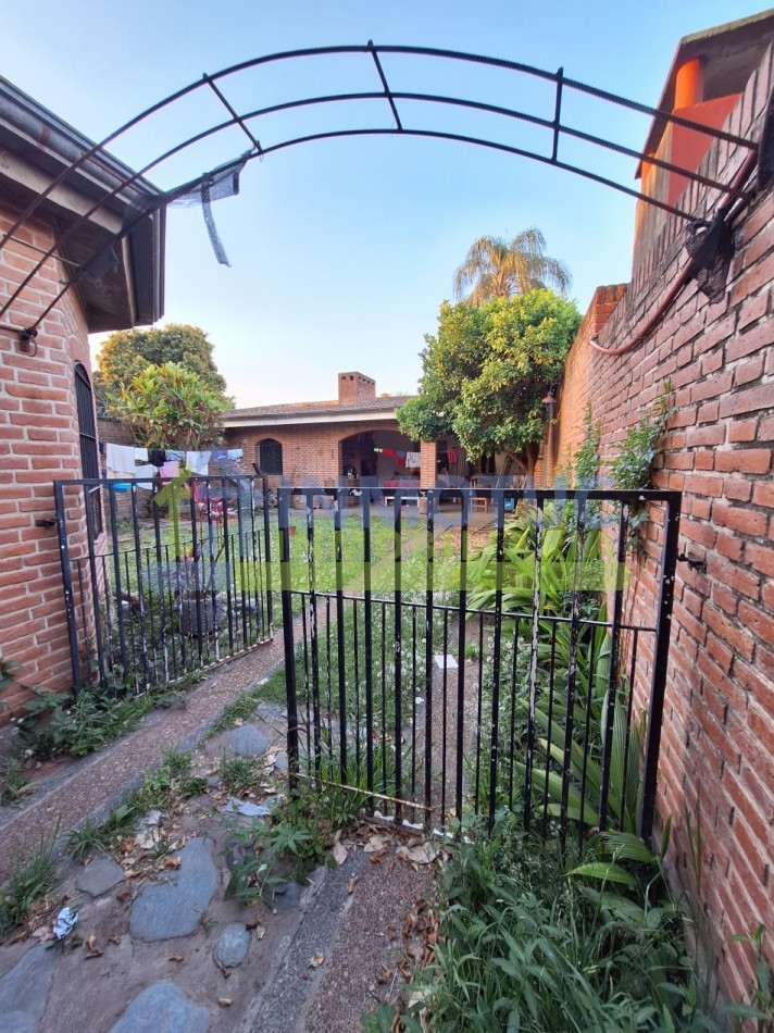 CASA ISABEL LA CATOLICA 1200  - 4 DORM 2 BAÑOS FONDO