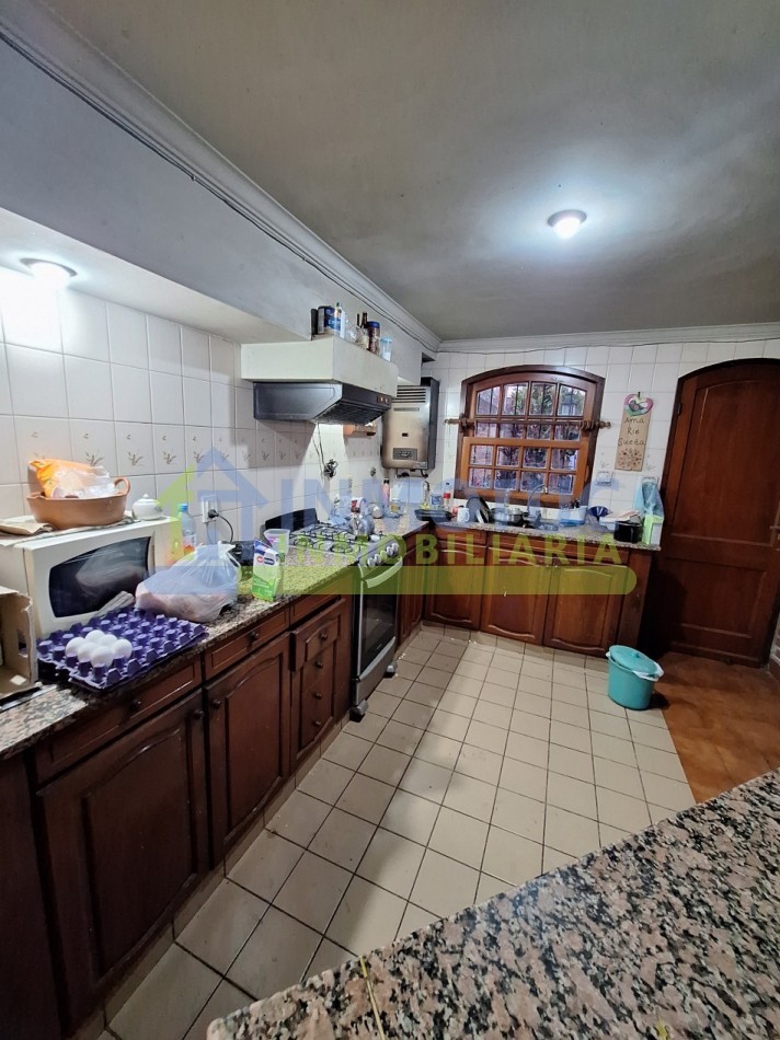 CASA ISABEL LA CATOLICA 1200  - 4 DORM 2 BAÑOS FONDO