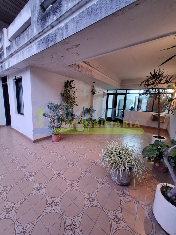 CASA EN VENTA GRAL. PAZ AL 600 - BARRIO SUR - 3 BAÑOS 4 DORMITORIOS COCHERA FONDO Y GRAN POTENCIAL DE AMPLIACION 