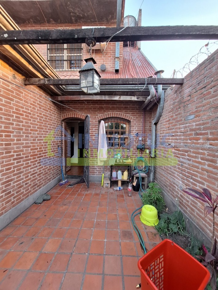 CASA ISABEL LA CATOLICA 1200  - 4 DORM 2 BAÑOS FONDO