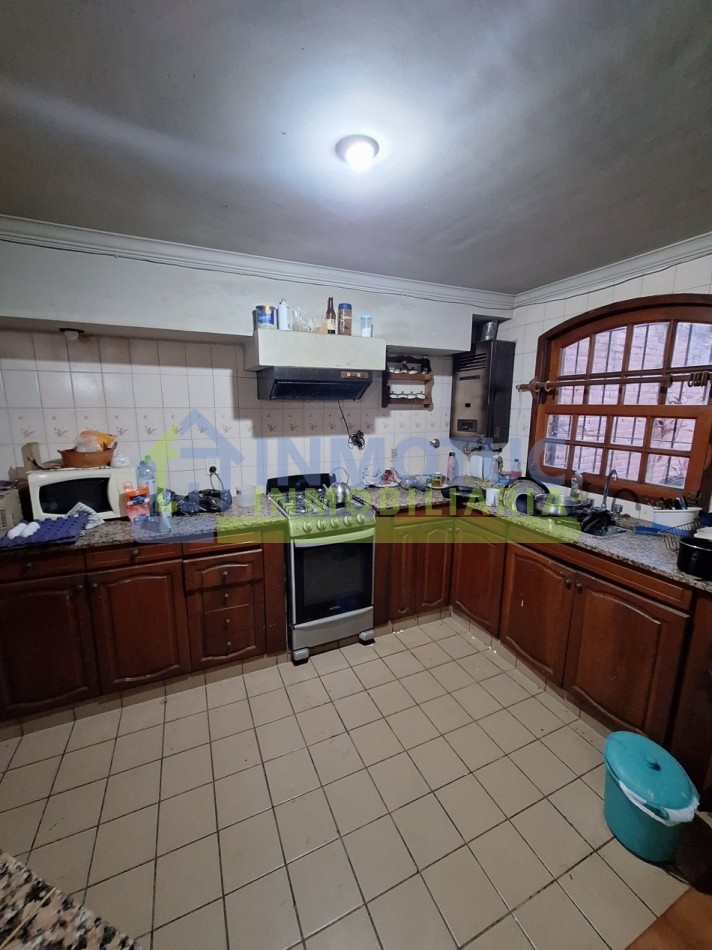 CASA ISABEL LA CATOLICA 1200  - 4 DORM 2 BAÑOS FONDO