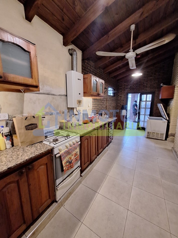 CASA EN VENTA EN BARRIO SUR LAVALLE AL 1200 