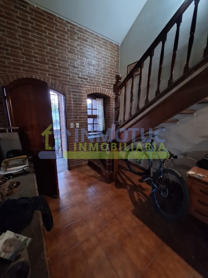 CASA ISABEL LA CATOLICA 1200  - 4 DORM 2 BAÑOS FONDO