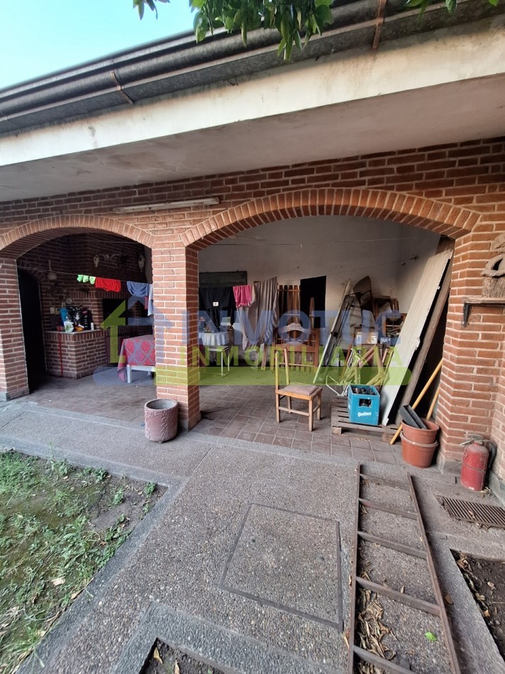 CASA ISABEL LA CATOLICA 1200  - 4 DORM 2 BAÑOS FONDO