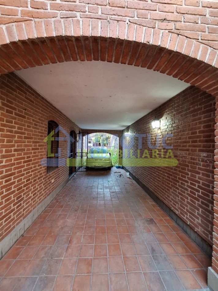 CASA ISABEL LA CATOLICA 1200  - 4 DORM 2 BAÑOS FONDO