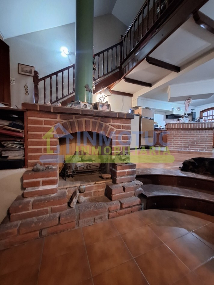 CASA ISABEL LA CATOLICA 1200  - 4 DORM 2 BAÑOS FONDO