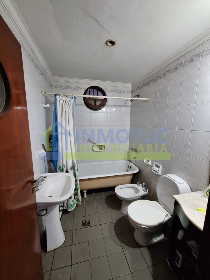 CASA ISABEL LA CATOLICA 1200  - 4 DORM 2 BAÑOS FONDO