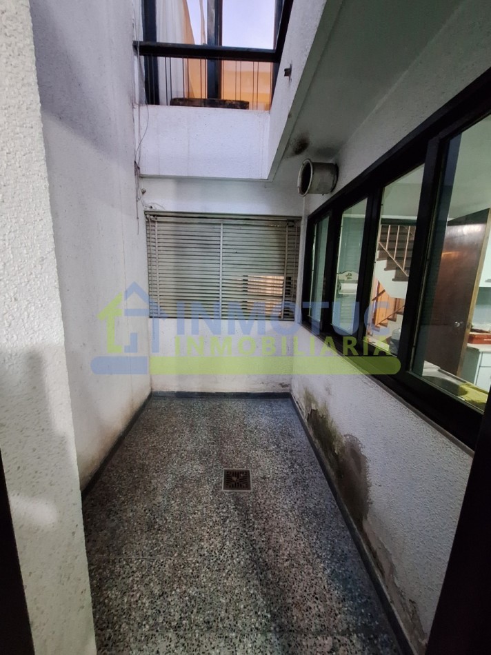 CASA EN VENTA GRAL. PAZ AL 600 - BARRIO SUR - 3 BAÑOS 4 DORMITORIOS COCHERA FONDO Y GRAN POTENCIAL DE AMPLIACION 