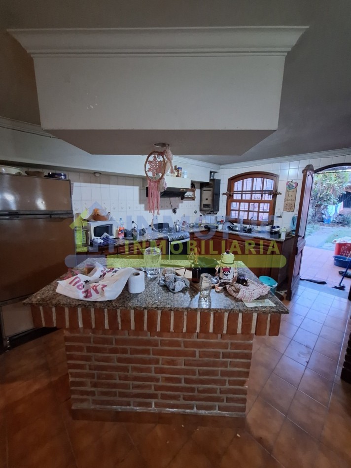 CASA ISABEL LA CATOLICA 1200  - 4 DORM 2 BAÑOS FONDO