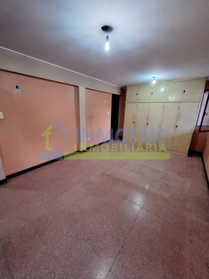 CASA EN VENTA GRAL. PAZ AL 600 - BARRIO SUR - 3 BAÑOS 4 DORMITORIOS COCHERA FONDO Y GRAN POTENCIAL DE AMPLIACION 