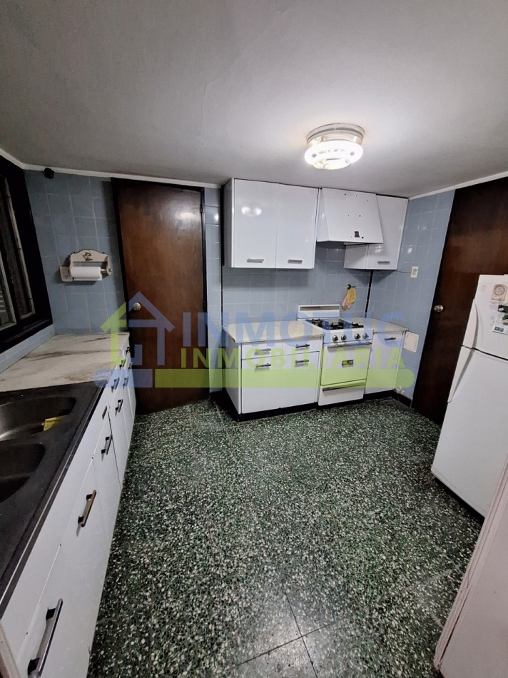 CASA EN VENTA GRAL. PAZ AL 600 - BARRIO SUR - 3 BAÑOS 4 DORMITORIOS COCHERA FONDO Y GRAN POTENCIAL DE AMPLIACION 