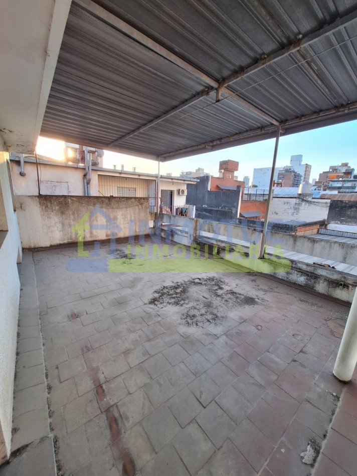 CASA EN VENTA GRAL. PAZ AL 600 - BARRIO SUR - 3 BAÑOS 4 DORMITORIOS COCHERA FONDO Y GRAN POTENCIAL DE AMPLIACION 