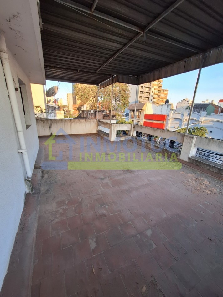 CASA EN VENTA GRAL. PAZ AL 600 - BARRIO SUR - 3 BAÑOS 4 DORMITORIOS COCHERA FONDO Y GRAN POTENCIAL DE AMPLIACION 