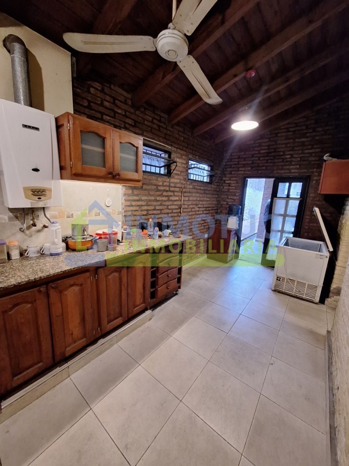 CASA EN VENTA EN BARRIO SUR LAVALLE AL 1200 