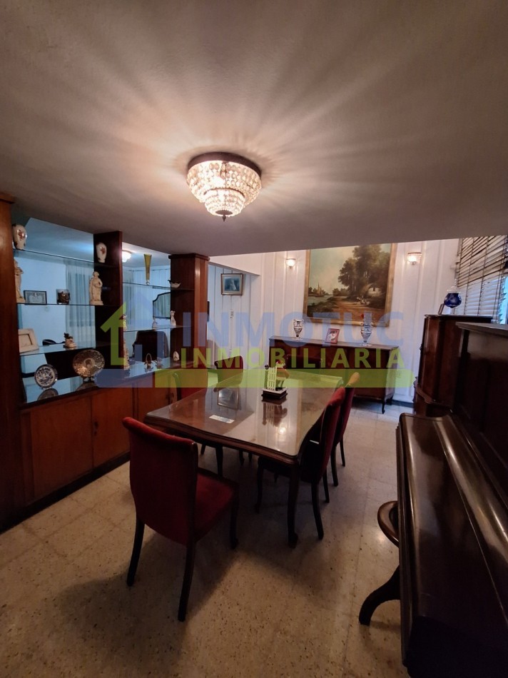 CASA EN VENTA GRAL. PAZ AL 600 - BARRIO SUR - 3 BAÑOS 4 DORMITORIOS COCHERA FONDO Y GRAN POTENCIAL DE AMPLIACION 