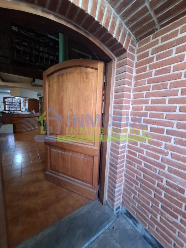 CASA ISABEL LA CATOLICA 1200  - 4 DORM 2 BAÑOS FONDO