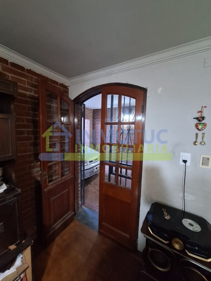 CASA ISABEL LA CATOLICA 1200  - 4 DORM 2 BAÑOS FONDO