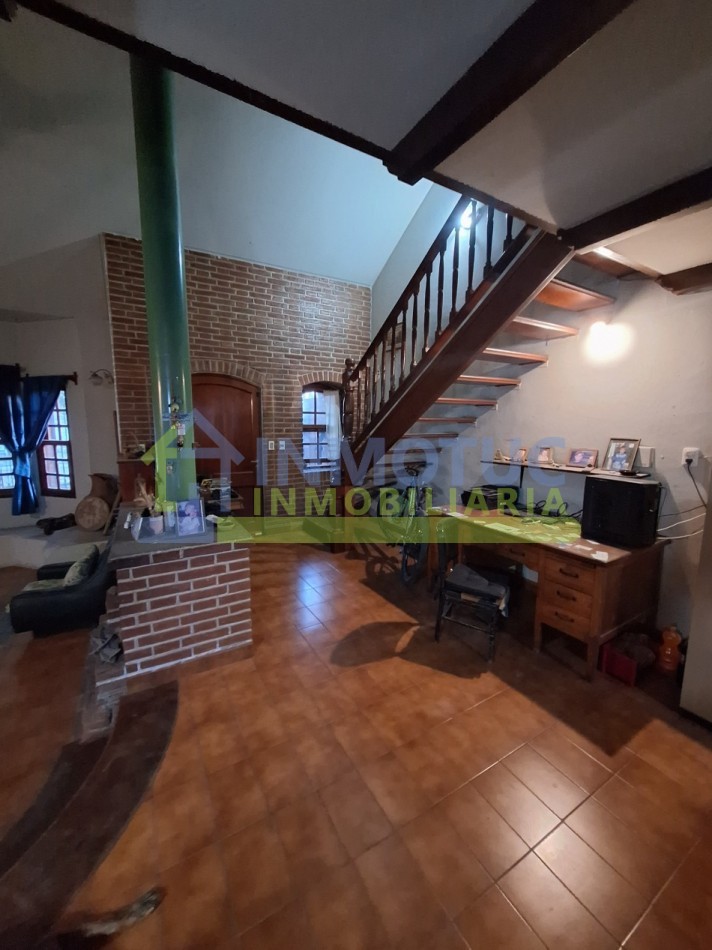 CASA ISABEL LA CATOLICA 1200  - 4 DORM 2 BAÑOS FONDO