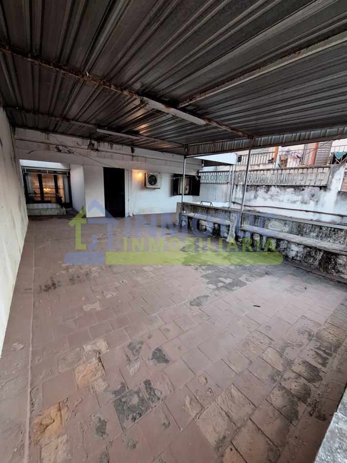 CASA EN VENTA GRAL. PAZ AL 600 - BARRIO SUR - 3 BAÑOS 4 DORMITORIOS COCHERA FONDO Y GRAN POTENCIAL DE AMPLIACION 