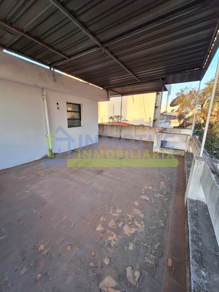 CASA EN VENTA GRAL. PAZ AL 600 - BARRIO SUR - 3 BAÑOS 4 DORMITORIOS COCHERA FONDO Y GRAN POTENCIAL DE AMPLIACION 