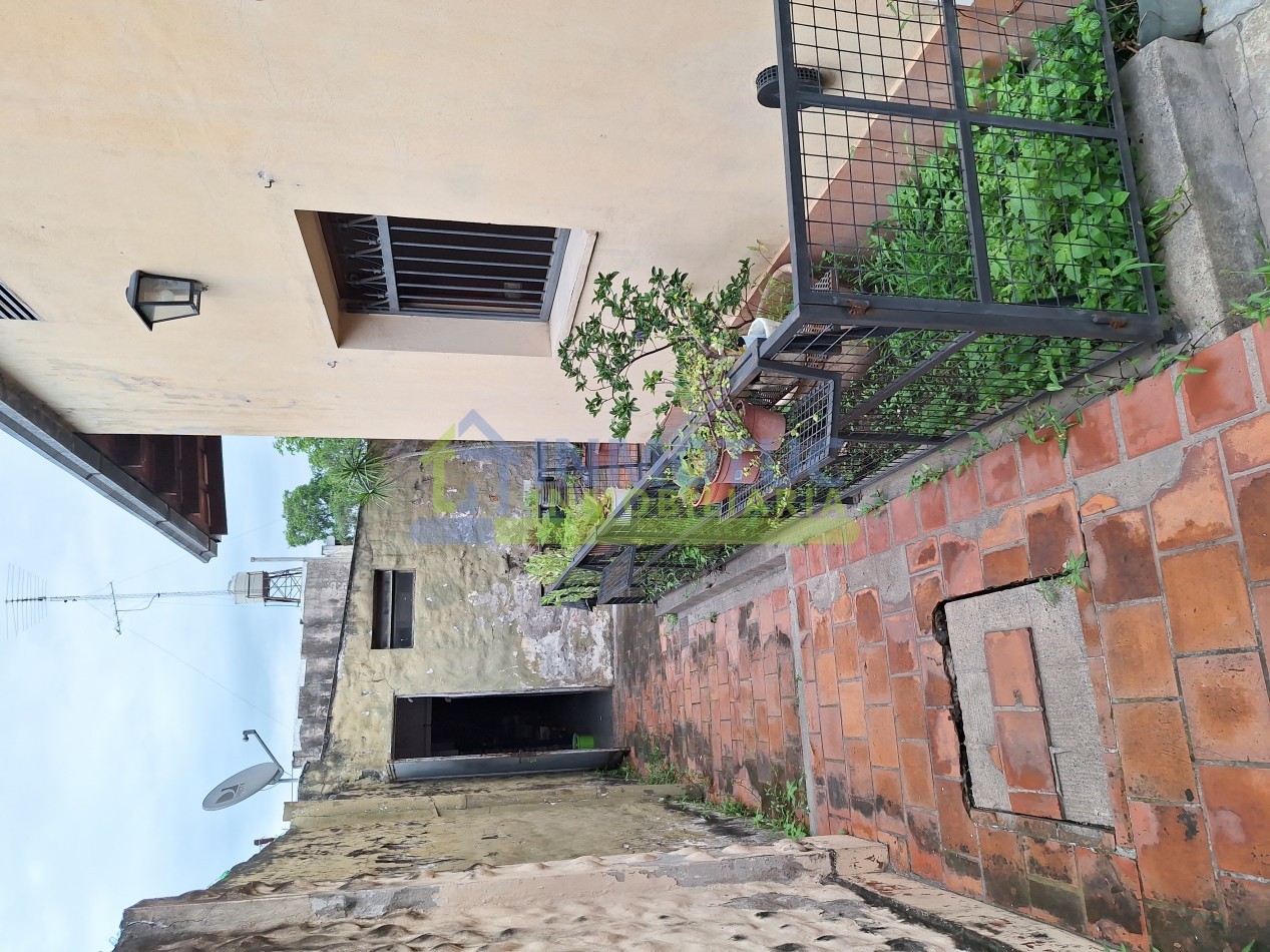 CASA EN VENTA EN BARRIO SUR LAVALLE AL 1200 