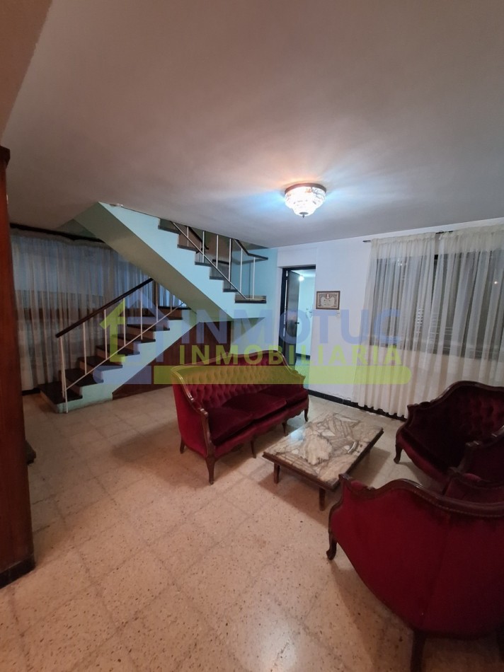 CASA EN VENTA GRAL. PAZ AL 600 - BARRIO SUR - 3 BAÑOS 4 DORMITORIOS COCHERA FONDO Y GRAN POTENCIAL DE AMPLIACION 