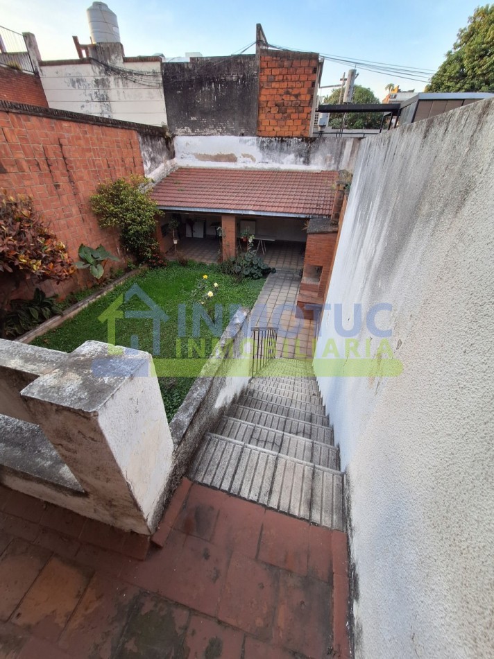 CASA EN VENTA GRAL. PAZ AL 600 - BARRIO SUR - 3 BAÑOS 4 DORMITORIOS COCHERA FONDO Y GRAN POTENCIAL DE AMPLIACION 