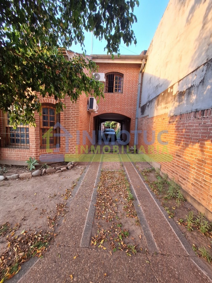 CASA ISABEL LA CATOLICA 1200  - 4 DORM 2 BAÑOS FONDO