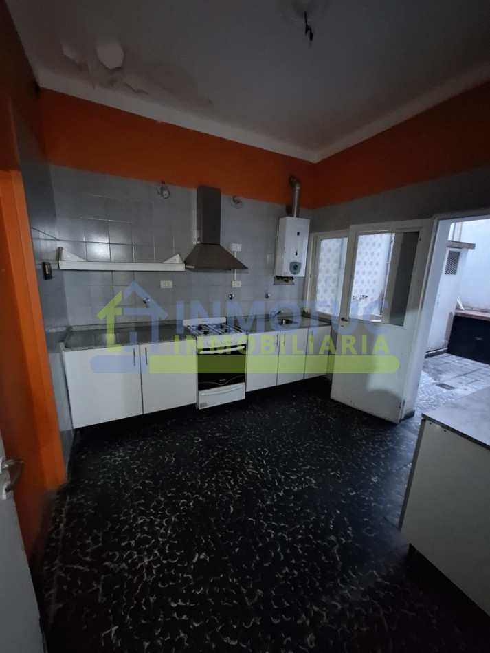 LOCAL COMERCIAL + DEPARTAMENTO PB SANTIAGO AL 900 APTO CREDITO