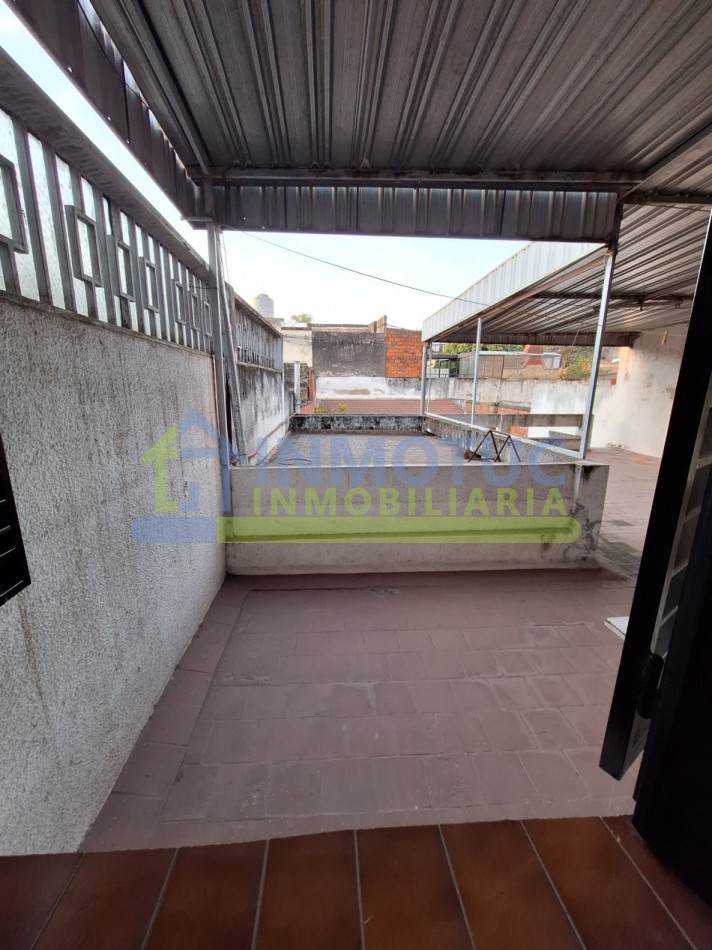 CASA EN VENTA GRAL. PAZ AL 600 - BARRIO SUR - 3 BAÑOS 4 DORMITORIOS COCHERA FONDO Y GRAN POTENCIAL DE AMPLIACION 