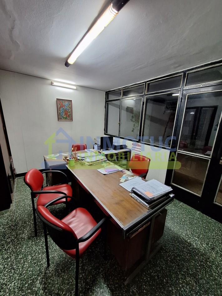 CASA EN VENTA GRAL. PAZ AL 600 - BARRIO SUR - 3 BAÑOS 4 DORMITORIOS COCHERA FONDO Y GRAN POTENCIAL DE AMPLIACION 