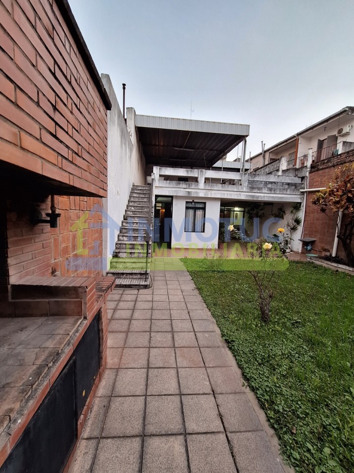 CASA EN VENTA GRAL. PAZ AL 600 - BARRIO SUR - 3 BAÑOS 4 DORMITORIOS COCHERA FONDO Y GRAN POTENCIAL DE AMPLIACION 