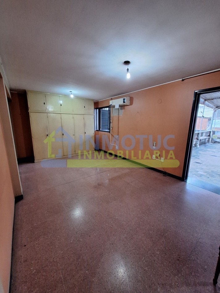 CASA EN VENTA GRAL. PAZ AL 600 - BARRIO SUR - 3 BAÑOS 4 DORMITORIOS COCHERA FONDO Y GRAN POTENCIAL DE AMPLIACION 