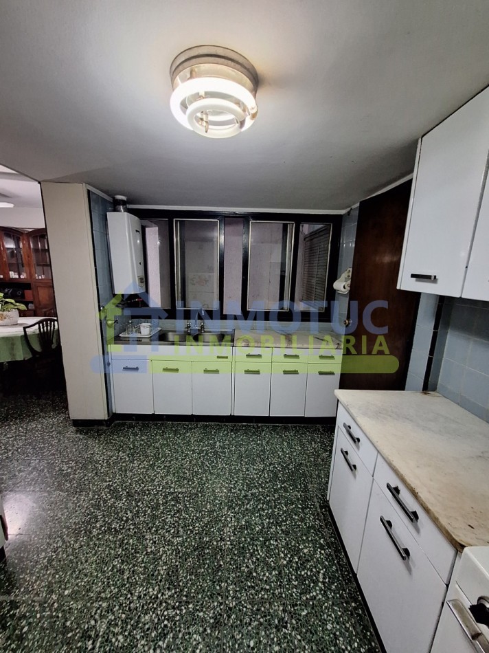 CASA EN VENTA GRAL. PAZ AL 600 - BARRIO SUR - 3 BAÑOS 4 DORMITORIOS COCHERA FONDO Y GRAN POTENCIAL DE AMPLIACION 
