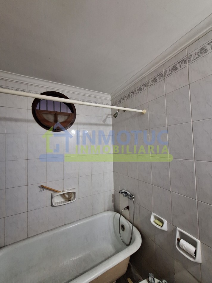 CASA ISABEL LA CATOLICA 1200  - 4 DORM 2 BAÑOS FONDO