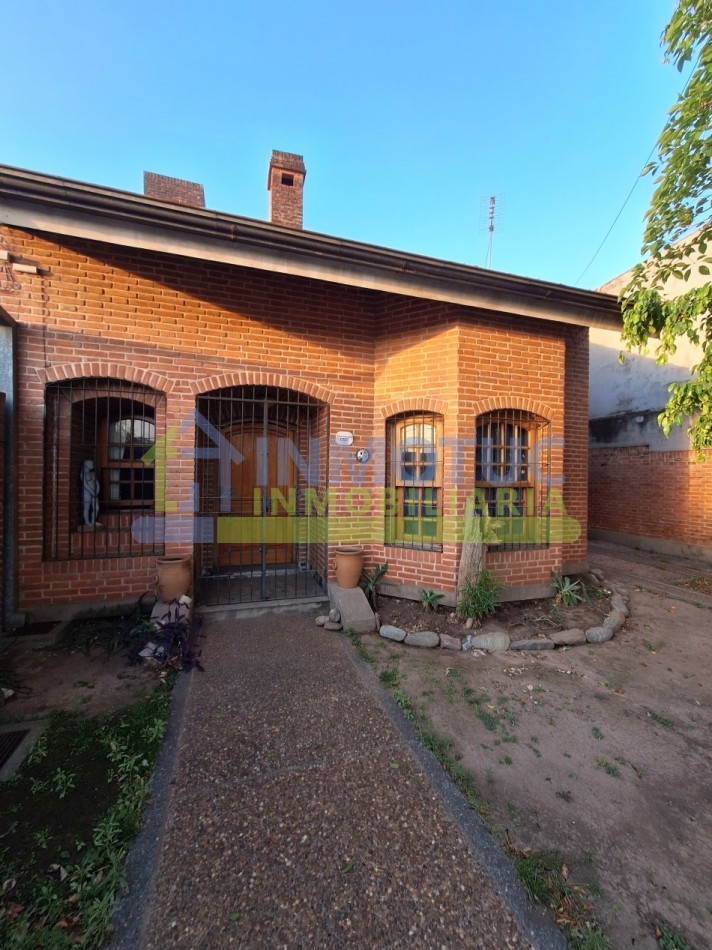 CASA ISABEL LA CATOLICA 1200  - 4 DORM 2 BAÑOS FONDO