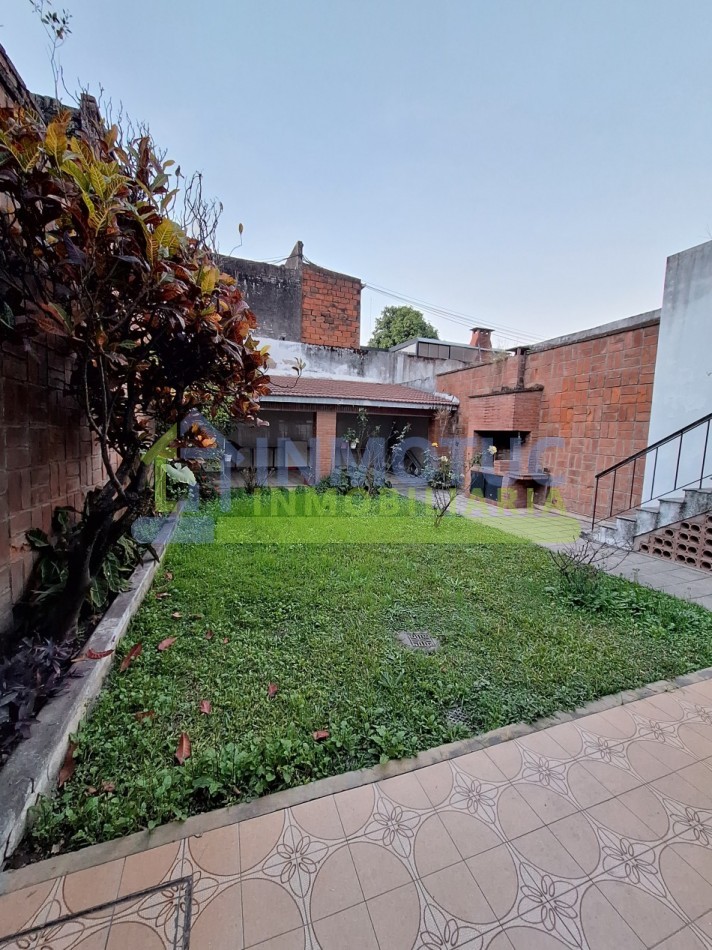 CASA EN VENTA GRAL. PAZ AL 600 - BARRIO SUR - 3 BAÑOS 4 DORMITORIOS COCHERA FONDO Y GRAN POTENCIAL DE AMPLIACION 